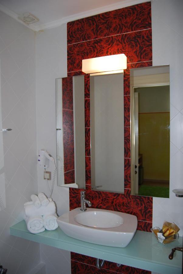 Room "Honeybee" In A Neoclassical House Kastoria Exterior foto